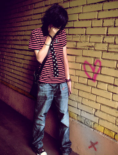 Emo GB Pics - Gstebuch Bilder - weinender-emo-boy.jpg